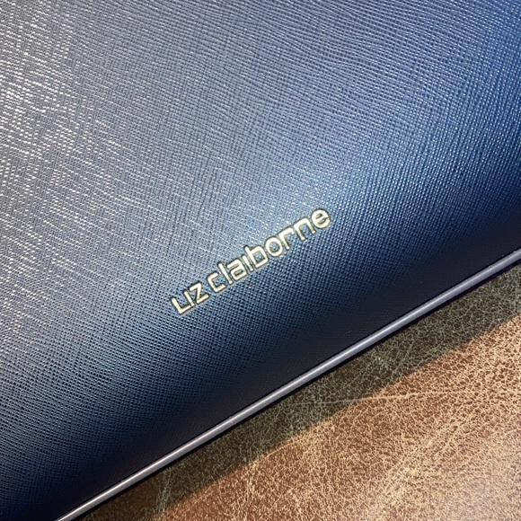 Liz Claiborne black 3 ZIPPER SATCHEL. With crossbody strap NWT - Picture 2 of 9